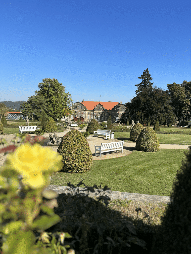 Urlaub im Harz? Sehenswürdigkeiten mal ganz neu erleben mit Escape Games, Segway, Buggy Tour & Geocaching 15 barocke schlossgaerten blankenburg kleines schloss 3