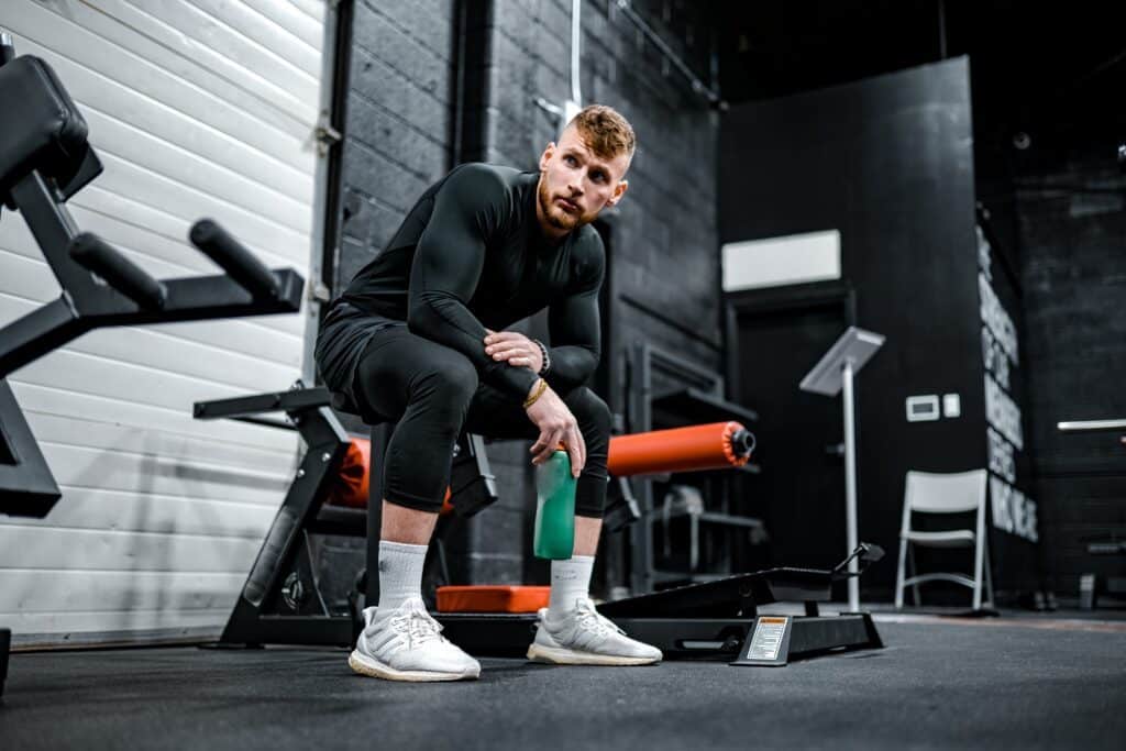 Hyrox - was ist das und welche Übungen gehören auf den Hyrox Trainingsplan? 2 sporttasche kaufen beachten fitness laufen schwimmen gym fitnessstudio