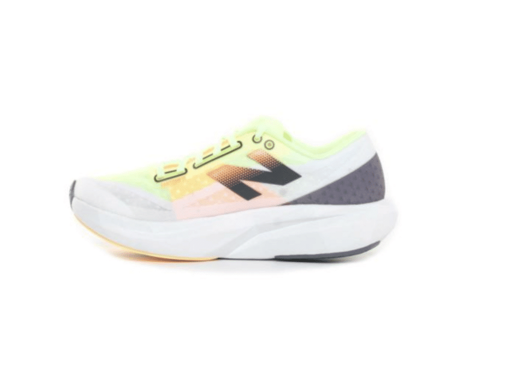 New Balance FuelCell Rebel v4 Test: Kann schnell wirklich so leicht sein? 4 new balance fuelcell rebel v4 test testbericht bewertung erfahrungen erfahrungsbericht aussenseite