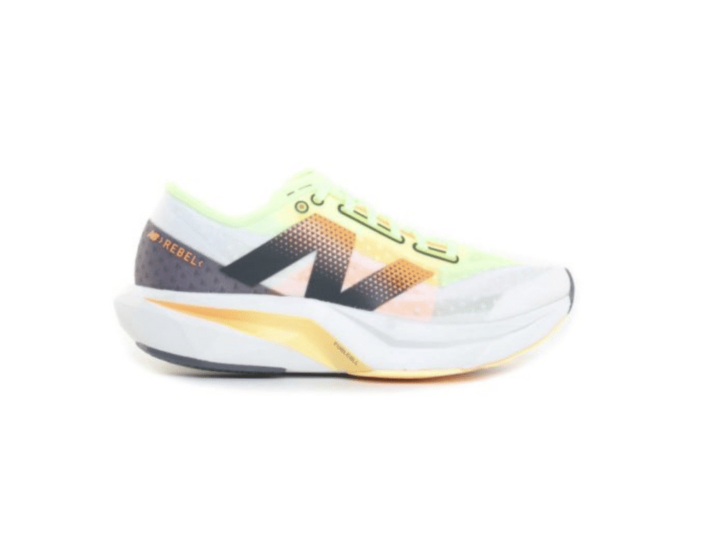 New Balance FuelCell Rebel v4 Test: Kann schnell wirklich so leicht sein? 6 new balance fuelcell rebel v4 test testbericht bewertung erfahrungen erfahrungsbericht seitlich