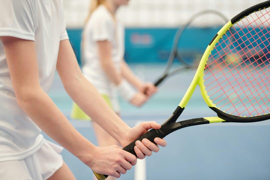tennis spielen lernen tennisschule wie spielt man anfaenger tipps einsteiger