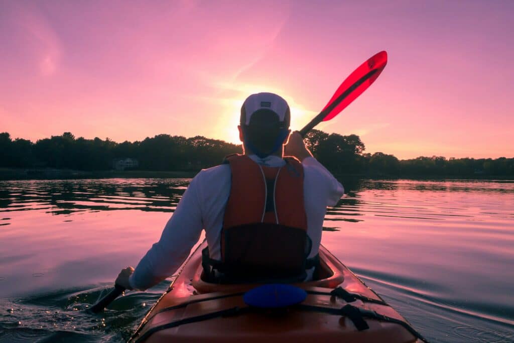 Wassersport ausprobieren – welche sind die besten Optionen für regelmäßigen Sport auf dem Wasser? 1 wassersports kayak