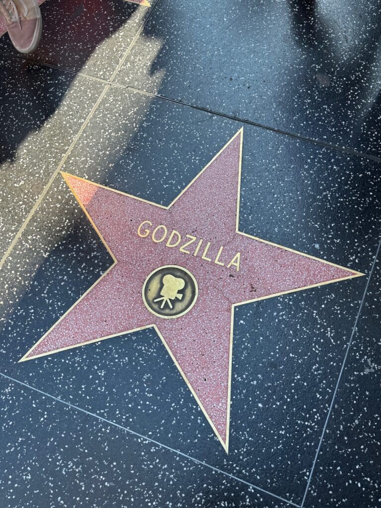 Im Spagat den Endspurt sprinten? Das lief im Juli 2024. 14 los angeles reisebericht walk of fame stars godzilla