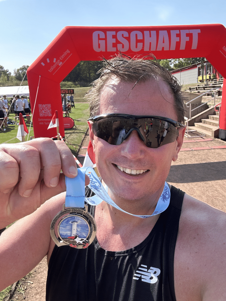 Usedom Marathon - Meine Erlebnisse von der Strecke über die Strandpromenade an der Ostsee 21 usedom marathon ziel wolgast medaille