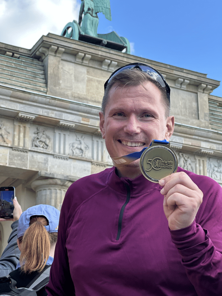 Nur der Wille entscheidet! Das lief im September 2024. 18 50 berlin marathon 2014 medal medaille finisher laufblogger lauf influencer daniel