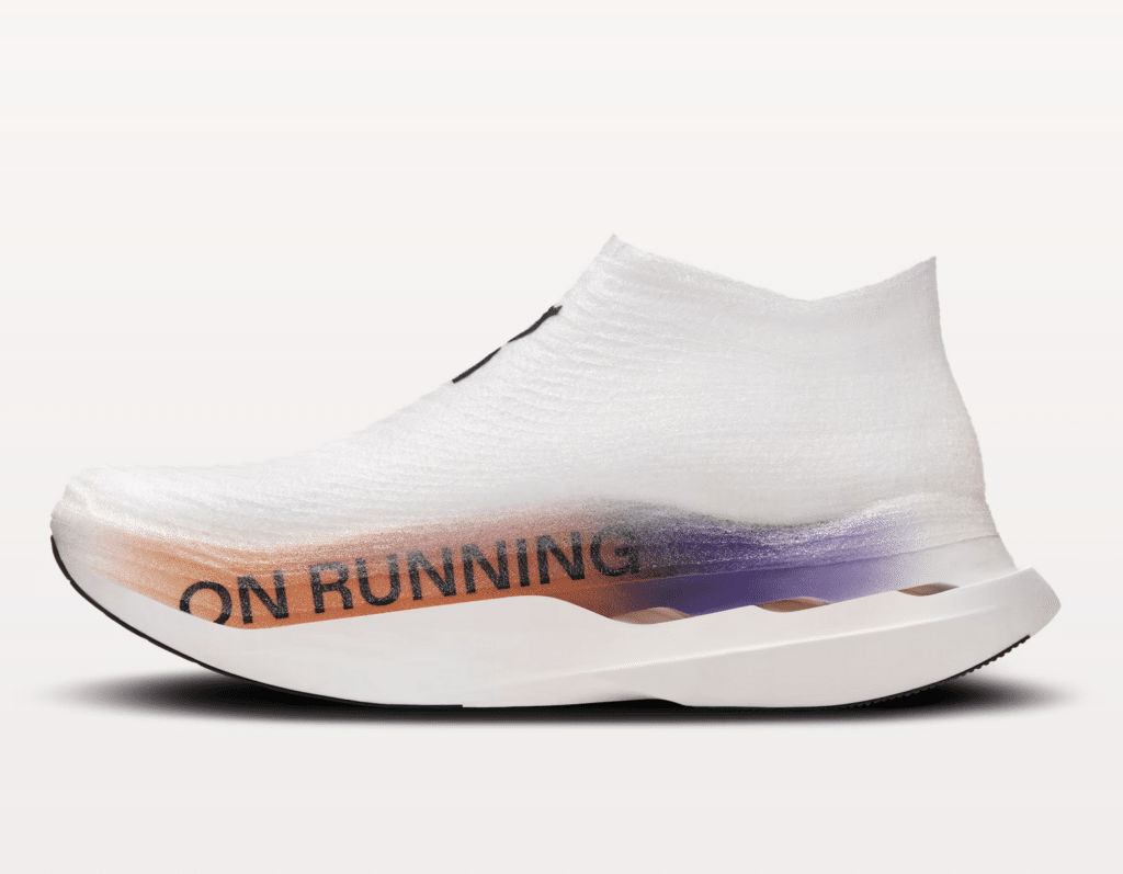 On Cloudboom Strike LS Lightspray Test: Erfahrungen mit dem Innovations-Laufschuh 3 On Cloudboom Strike Lightspray LS Test Running Seitenansicht