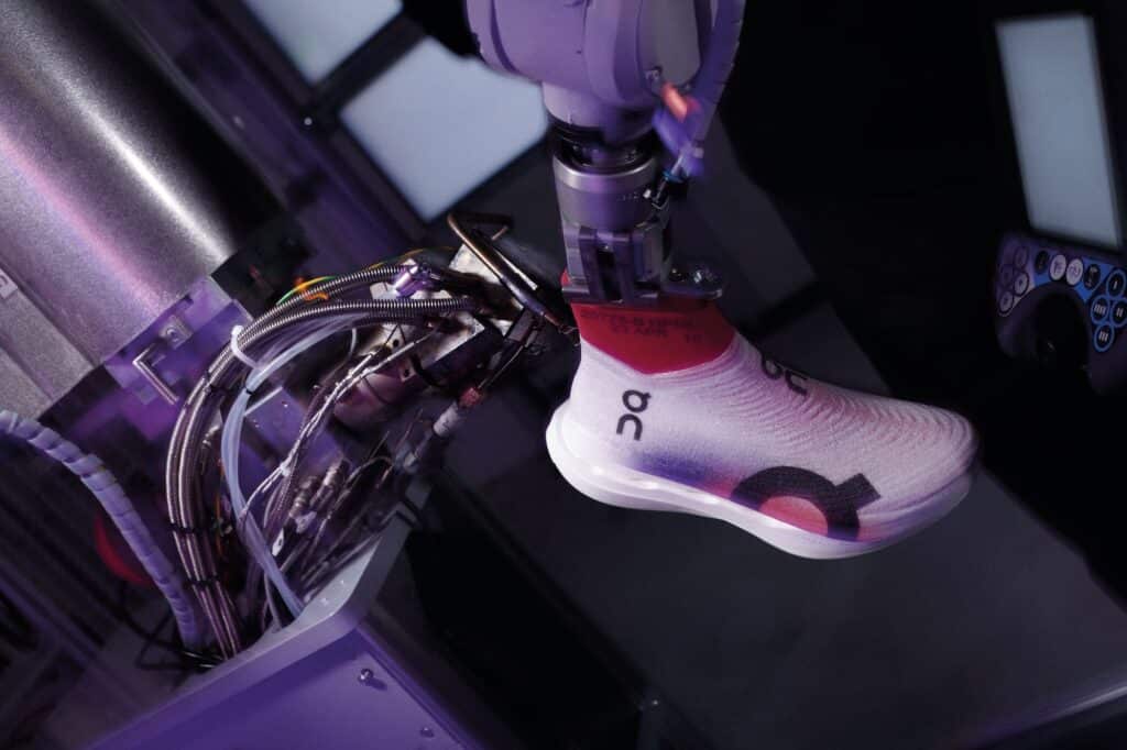 On Cloudboom Strike LS Lightspray Test: Erfahrungen mit dem Innovations-Laufschuh 4 On Cloudboom Strike Lightspray LS Test Running herstellung roboter