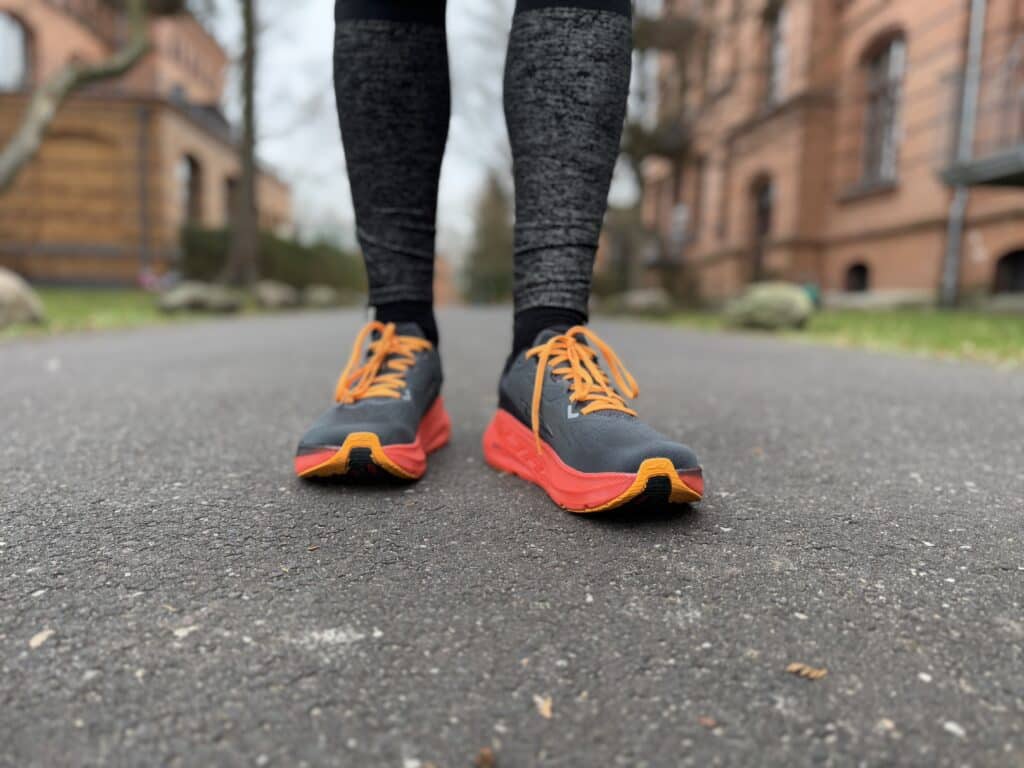 Altra FWD VIA Laufschuhe im Test. Erfahrungen mit dem neuen Rocker-Allrounder 16 ALTRA FWD Via Test Testbericht Erfahrungen Erfahrungsbericht Bewertung Testurteil Laufblog vorn