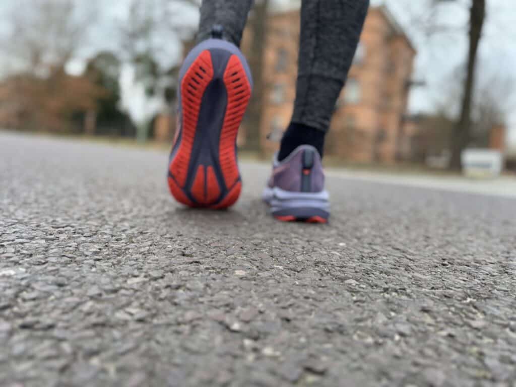 ASICS Novablast 5 Test - Allrounder Laufschuhe mit mehr Dynamik 5 Asics novablast 5 Test Testbericht Erfahrungen Erfahrungsbericht Bewertung Testurteil Laufblog 1 hinten sohle
