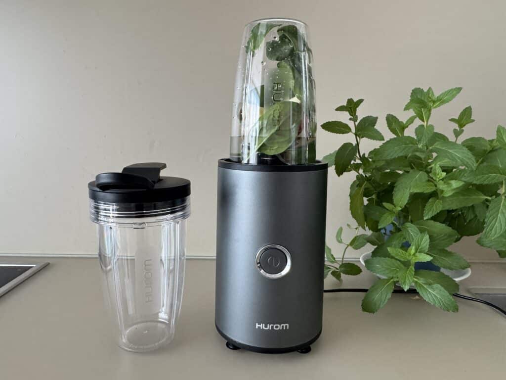 Hurom Power Mixer Erfahrungen. Mein Test vom Hochleistung Standmixer und Zerkleinerer für Smoothies 5 hurom power mixer smoothie hochleistung standmixer zerkleinerer test erfahrungen testbericht 11