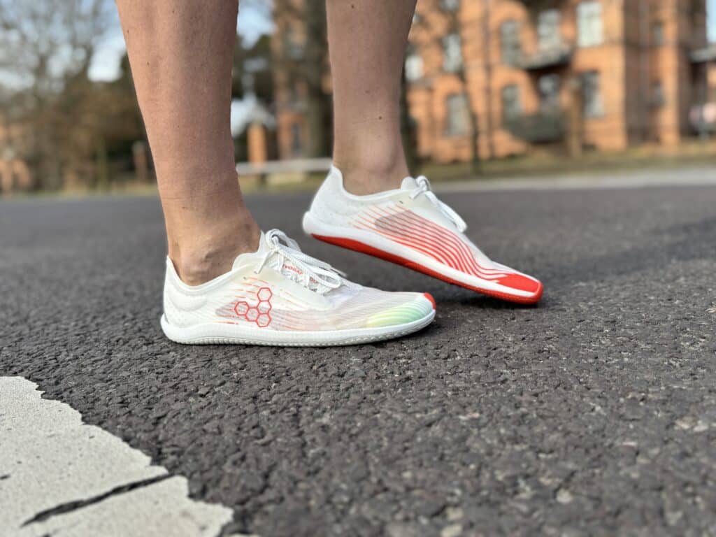 Vivobarefoot Primus Flow Test – nachhaltiges Leichtgewicht mit großer Performance 2 vivobarfeboot primus flow laufschuhe test laufblogger lauf influencer seite