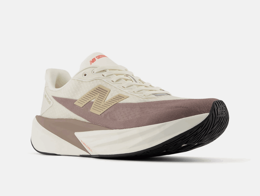 New Balance FuelCell Rebel v5 Test - Wie gut sind die neuen Schuhe und für wen sind sie optimal geeignet? 3 new balance fuelcell rebel v5 schuhe herren test erfahrungen testbericht erfahrungsbericht diagonal