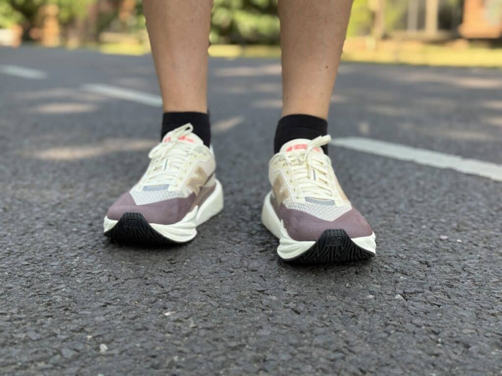 New Balance FuelCell Rebel v5 Test - Wie gut sind die neuen Schuhe und für wen sind sie optimal geeignet? 5 new balance fuelcell rebel v5 schuhe herren test erfahrungen testbericht erfahrungsbericht vorderansicht
