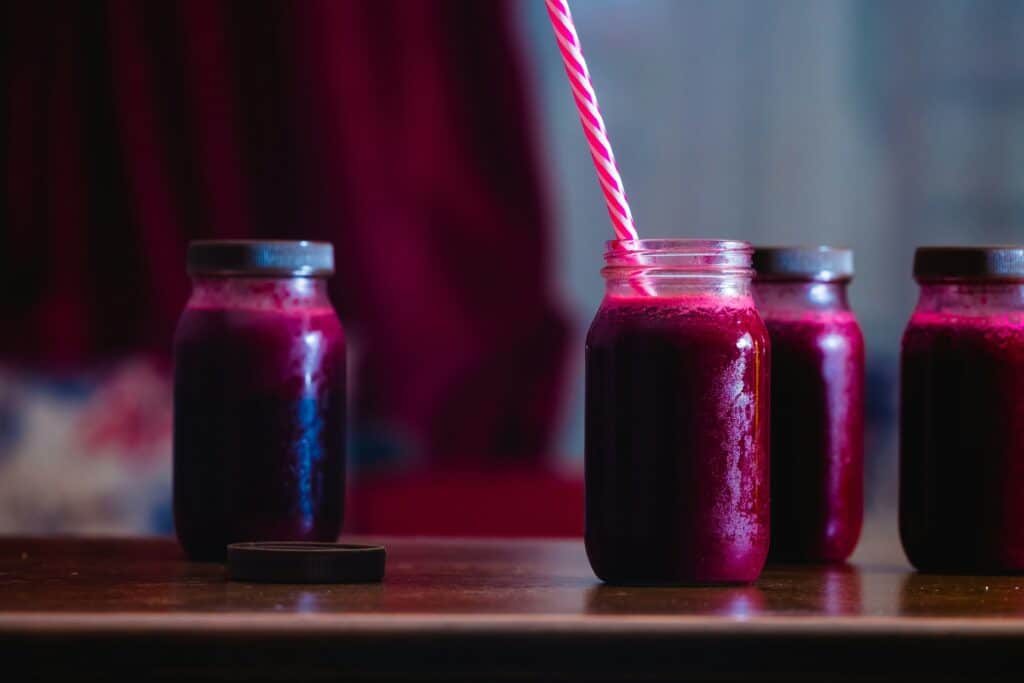 Rote-Bete-Saft: Natürlicher Booster für Gesundheit und Ausdauer? 2 rote beete bete saft