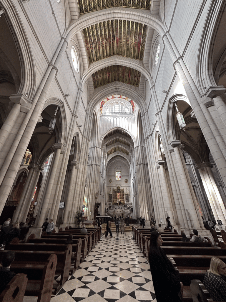 GZSZ - Gute Zeiten, Schlechte Zeiten. Das lief im Februar 2026. 18 sightseeing madrid highlights kathedrale 2