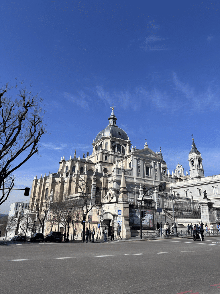 GZSZ - Gute Zeiten, Schlechte Zeiten. Das lief im Februar 2026. 16 sightseeing madrid highlights kathedrale