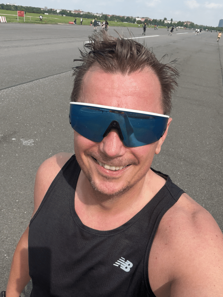 Wings for Life World Run Berlin: Warum der Community Run auf dem Tempelhofer Feld überrascht hat 3 wings for life world run 2026 ergebnisse urkunde lauf influencer laufblogger sports insider daniel tempelhofer feld berlin