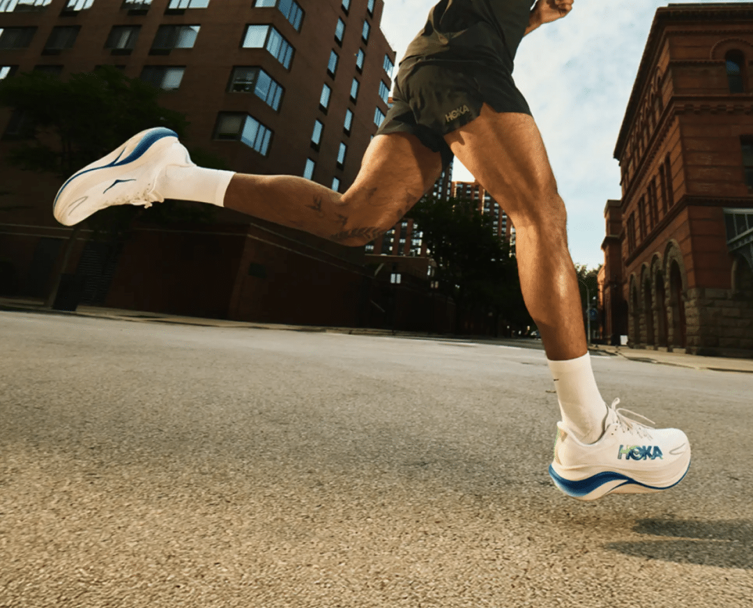 Dämpfungswunder im Laufsport: Warum dicke Sohlen dein Ausdauertraining revolutionieren 1 hoka skyward x 2 x2 test carbon laufschuhe decathon vergleich gut 1 laufblogger influencer erfahrungen 1