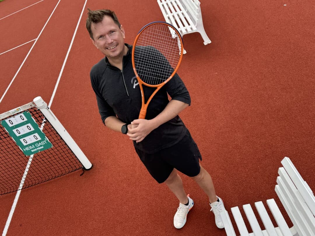 Wilson Ultra V5 im Test: Viel Power, mehr Gefühl - und in der Roland-Garros-Edition 2026 ein echter Hingucker 1 wilson ultra 100 v5 test tennis blog roland garros magazin bewertung erfahrungen 2 influencer