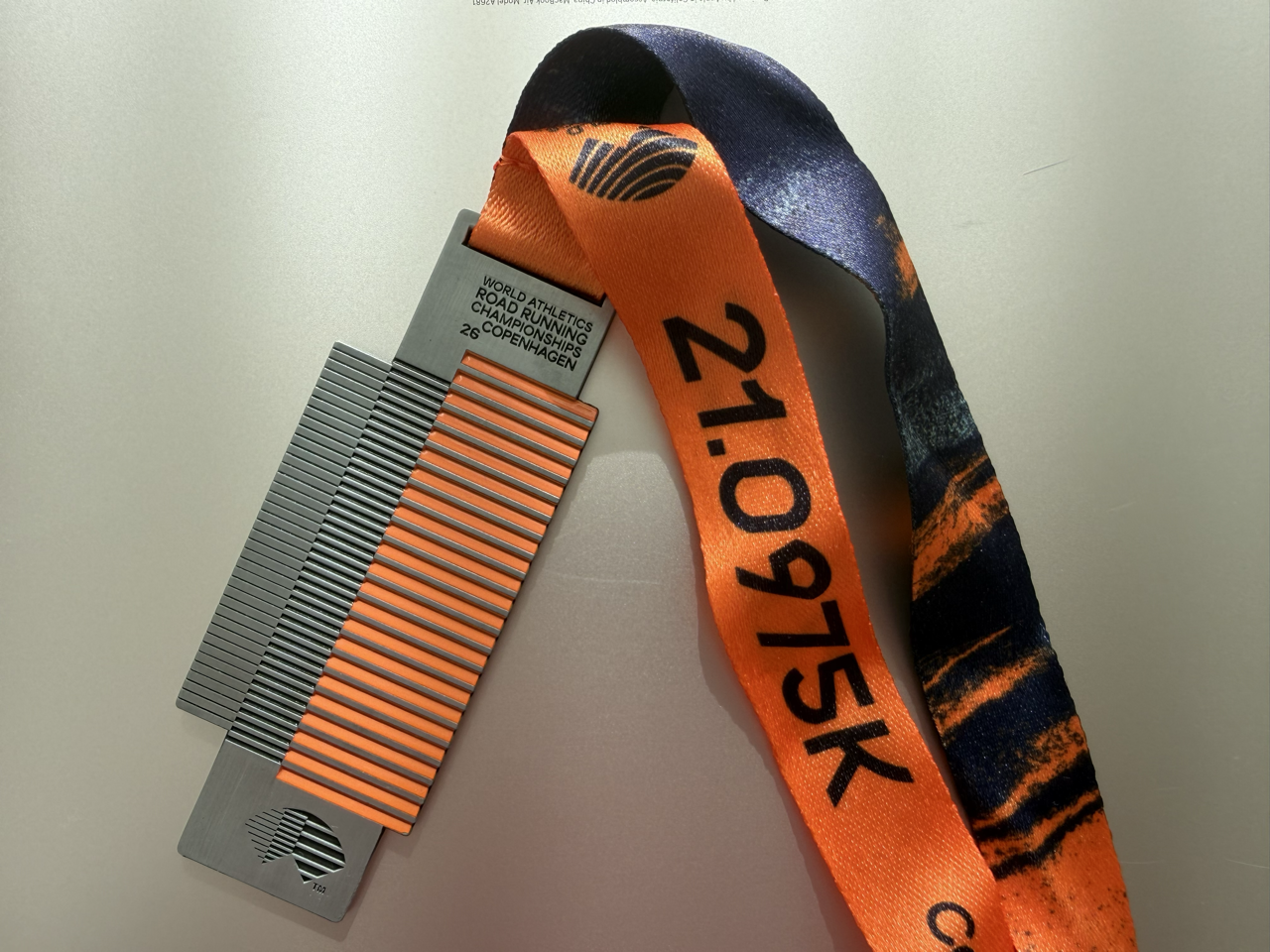 Marathon, Mindset, Meilen - und plötzlich 3:21. Das lief im September 2026. 39 Gross World Athletics Road Running Championships 2026 daniel lauf influencer laufblogger laufblog halbmarathon cph half 2 medaille