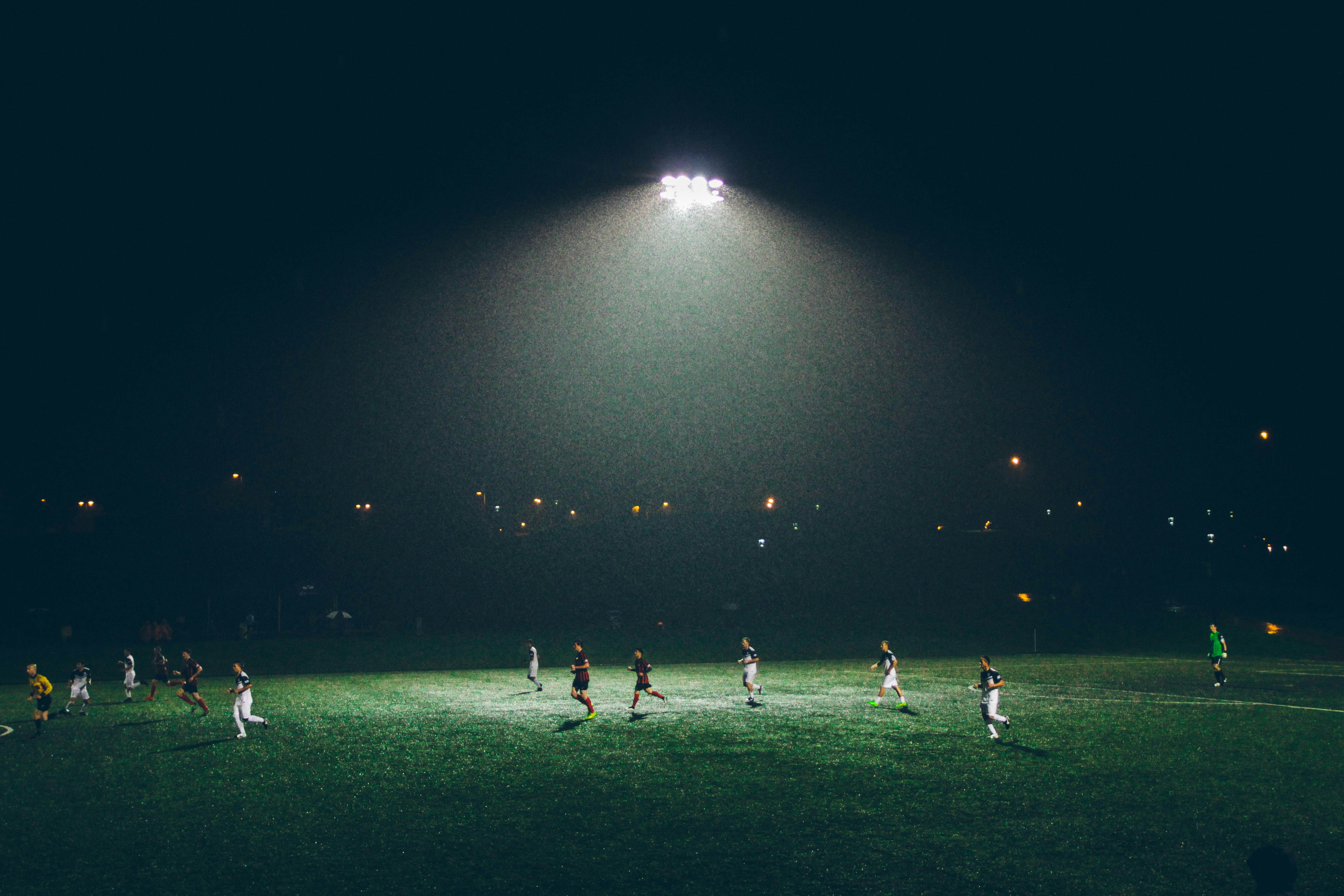 sportplatz beleuchtung licht